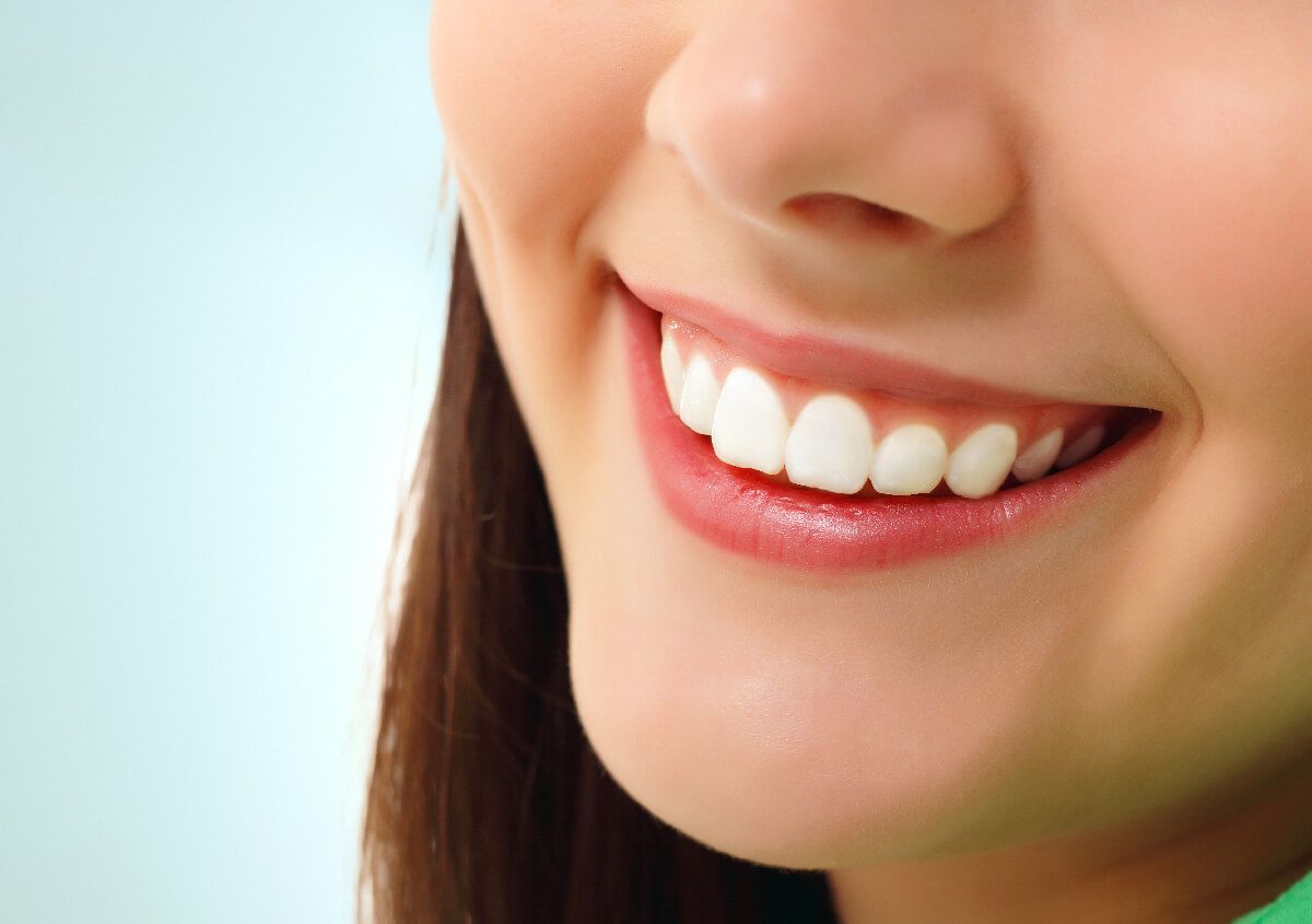 Best Dental Implant Treatments In Los Angeles - Smiling Lady Teeth